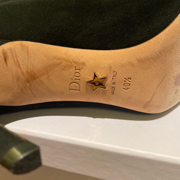 Beautiful suede Dior boots. - Picture 2 of 6
